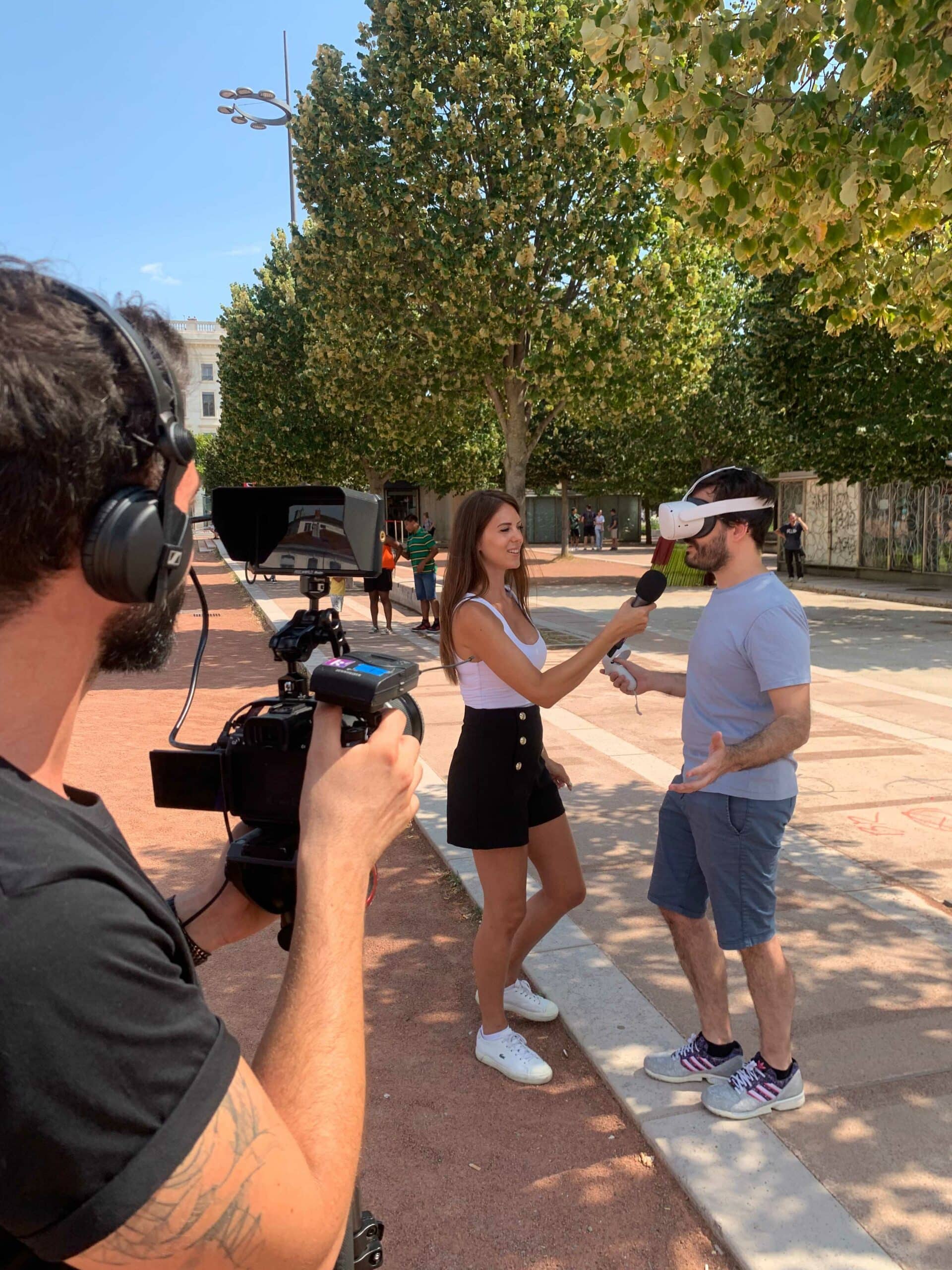 tournage d'une interview à l'extérieur